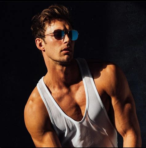 Christian Hogue Biography, Age, Wiki, Height,。